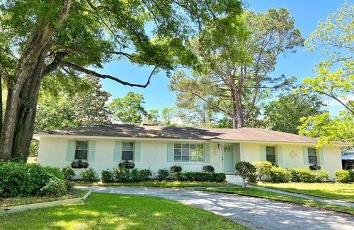 Old Village House | Coastal Cottage in Charming Old Mt Pleasant!