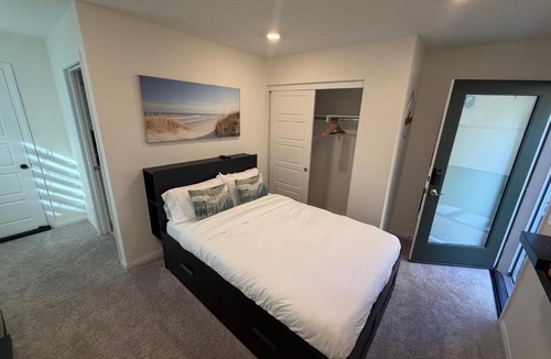 Northwest San Pedro House | Coastal Private En-Suite With Resort Amenities