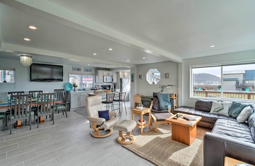 Pacific Beach House | Coastal Retreat: Deck, Ocean Views + Walk to Beach