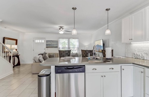 Old Village House | COASTAL TOWNHOUSE- IN OLD VILLAGE (CLOSE TO BEACHES, HISTORIC SITES) 3BDRM