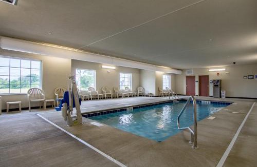 Torrington Hotel | Cobblestone Hotel & Suites - Torrington