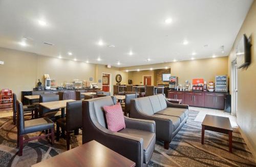 Russells Point Hotel | Cobblestone Hotel & Suites - Russells Point at Indian Lake