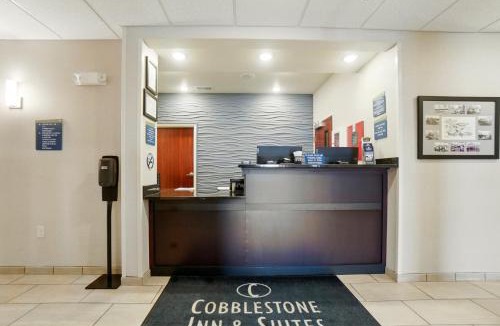 Russells Point Hotel | Cobblestone Hotel & Suites - Russells Point at Indian Lake