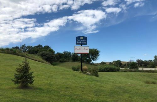 Denison Hotel | Cobblestone Inn & Suites - Denison | Oak Ridge