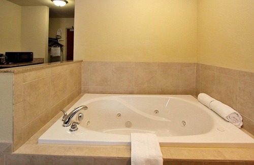 Manning Hotel | Cobblestone Inn & Suites