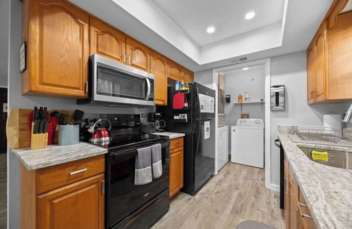 Cocoa House | Cocoa pool+jacuzzi house! Firepit! Cruises! Space Center! USSA fields!Fenced