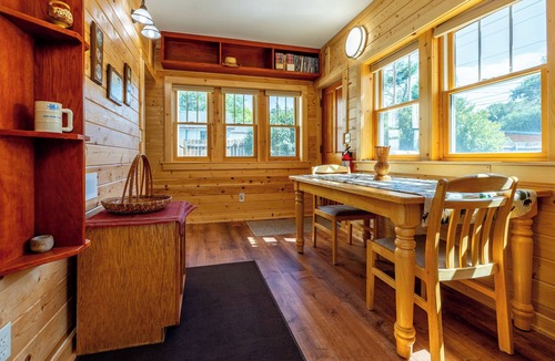 Cody House | Cody Downtown Retreat- close to Main Street, space for larger groups & central air!