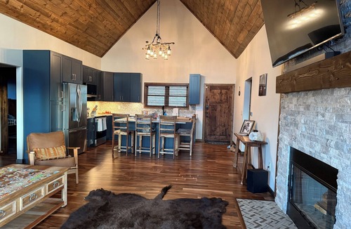Wapiti House | Cody WY Yellowstone Luxury Mountain Escape - 3 Bed 2 Ba Amazing Mountain Views