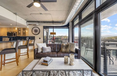 Coeur d'Alene Condo | Coeur d’Alene Luxury Waterfront Condo - Close to Everything