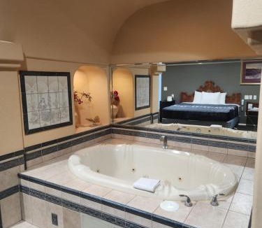 NoHo Arts District Hotel | Colony Inn - North Hollywood - Hotel Near Universal Studios