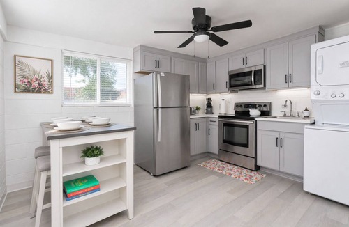 Fuquay-Varina House | Colorful Quay Flamingo & Jungle Themed Duplex King Bed Workspace Fuquay-Varina