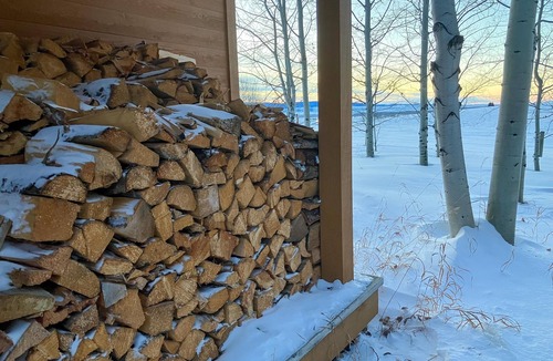 Clawson Cabin | Colter Cabin: Classic Log Cabin w/Privacy & Views
