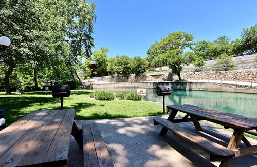 New Braunfels Condo | Comal Haus | 1st Floor | Recently Renovated | WiFi
