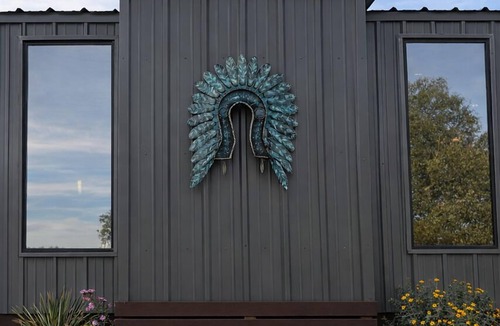 Llano Cabin | Comanche Ridge Getaway Cabin: Located at the Six Star Ranch!