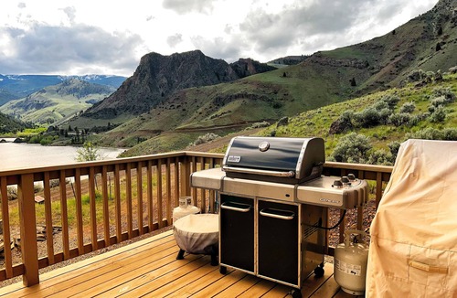 Salmon Cabin | Come make a new tradition for your family.