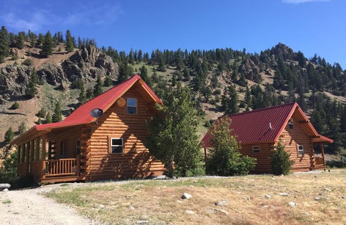 Wise River Cabin | COME STAY IN OUR BEAUTIFUL CABIN SITTING ON THE BANKS OF THE BIG HOLE RIVER