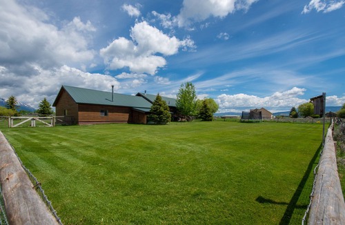 Jackson Hole House | Come stay under the Tetons!