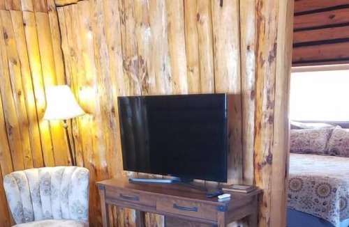 Gardiner House | Comfort and Convenience! Parking, Pool, Near North Entrance of Yellowstone Park
