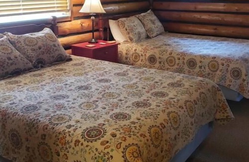 Gardiner House | Comfort and Convenience! Parking, Pool, Near North Entrance of Yellowstone Park