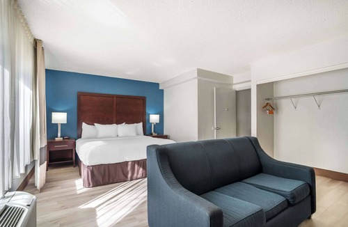 Executive Park Hotel | Comfort Inn Charlotte Airport Uptown