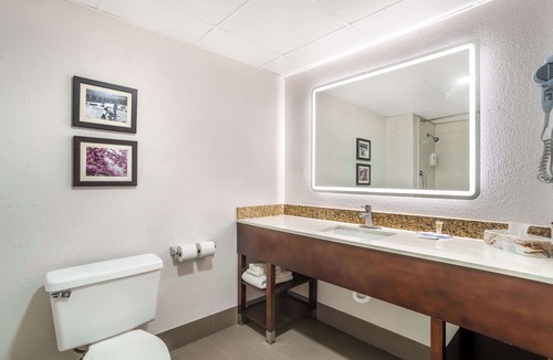 Executive Park Hotel | Comfort Inn Charlotte Airport Uptown