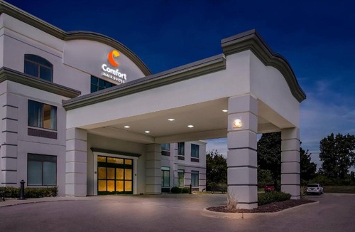 Grand Blanc Hotel | Comfort Inn & Suites Grand Blanc-Flint