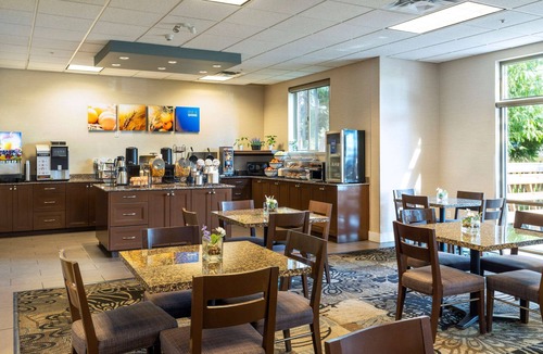Fleetwood Hotel | Comfort Inn Surrey Hotel