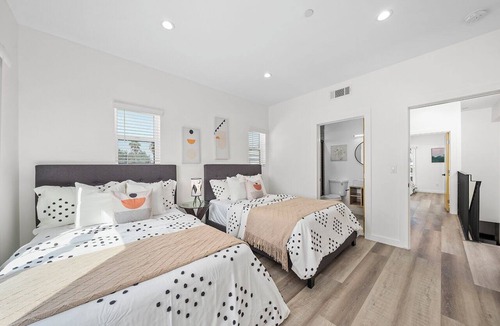 Rampart Village House | Comfort Suite Hollywood