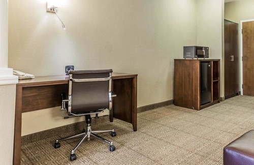 Mount Pleasant Hotel | Comfort Suites at Isle Of Palms Connector