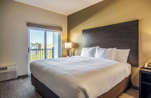 Brunswick Hotel | Comfort Suites Brunswick - Clevelend Southwest