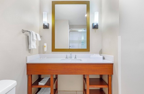 Greensboro Hotel | Comfort Suites Greensboro - High Point