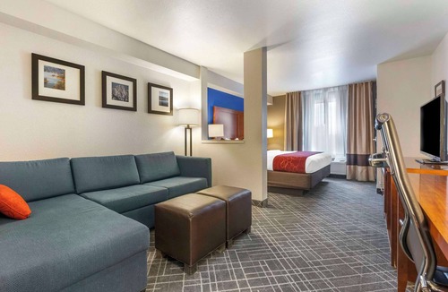 Redding Hotel | Comfort Suites Redding - Shasta Lake