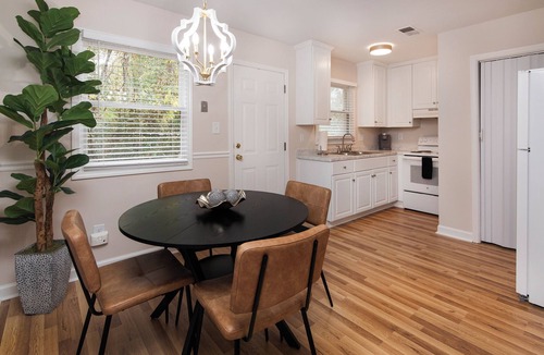 Ponderosa - Wingate Apartment | Comfortable 1BR Apartment Near Uptown