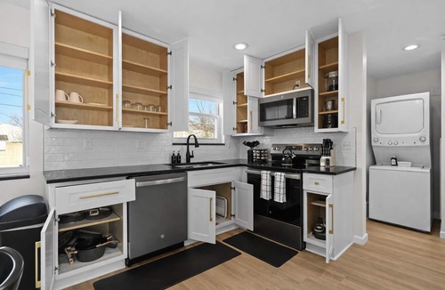Eastpointe Apartment | Comfortable 1BR w/In-Unit Laundry + WiFi | Ideal for Extended Stays
