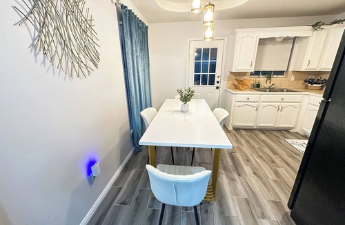 Edinburg Apartment | Comfortable 2-bedroom apartment with King bed in Edinburg