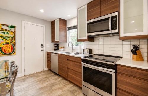 Cherry House | Comfortable and stylish condo near Myers Park