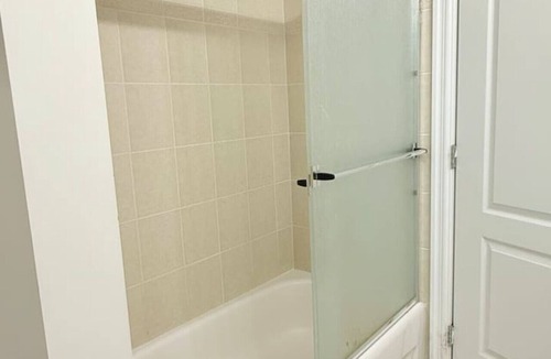 Burnaby House | Comfortable + Economic 2 Bedroom Suite