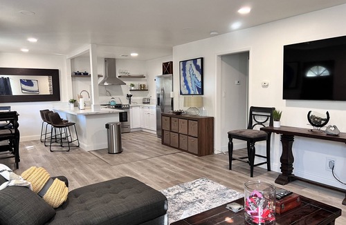 Arden-Arcade House | Comfortable elegance - Minutes to shopping