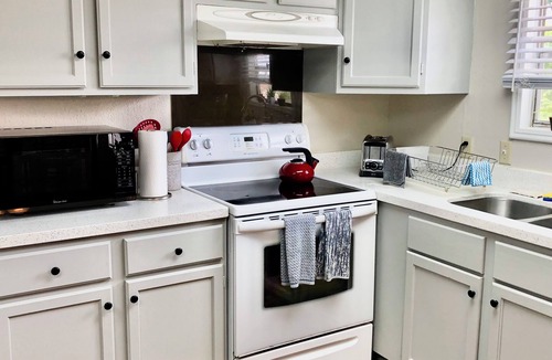 New Braunfels House | Comfortable Family Gathering 4B2B with Hot Tub RV LOT