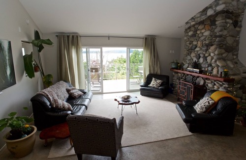 Halfmoon Bay House | Comfortable luxury suite with epics views, on the Beach, Sunshine Coast