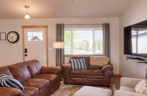 Rathdrum House | Comfortable North Idaho home has everything you need, including a game room!