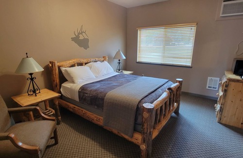 Lowman Cabin | Comfortable Riverside Retreat on 4 acres in secluded Lowman Idaho. Sleeps 45+.