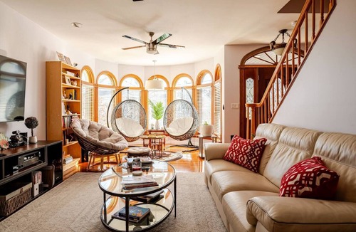 Everett House | Comfortable & Spacious Luxury Home w/Chef’s Kitchen only 15 mins to Boston
