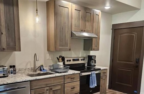 Gardiner House | Comfortable Stay! Free Parking, Pool, Near North Entrance of Yellowstone Park