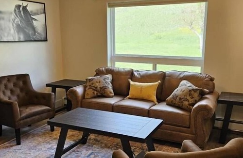 Gardiner House | Comfortable Stay! Free Parking, Pool, Near North Entrance of Yellowstone Park