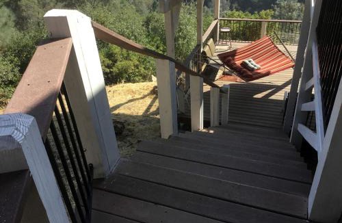 Penn Valley Cabin | Comfortable Upper Floor Mountain Getaway in Penn Valley, California