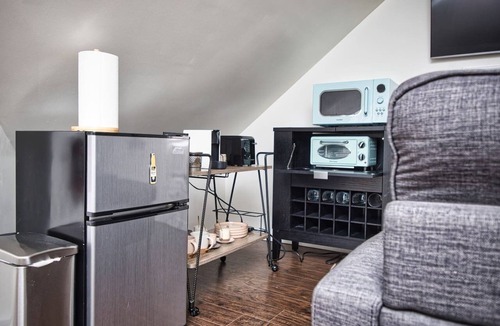 Ridgefield Park Apartment | Comfy 3rd Floor Studio Near NYC