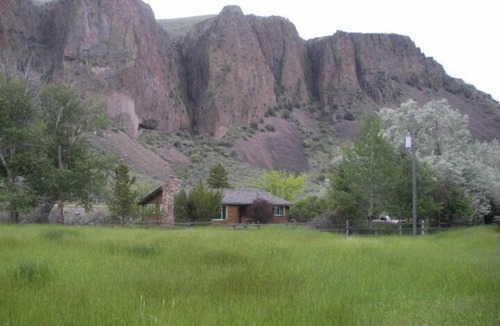 Salmon Cabin | Comfy, charming cabin on the Salmon River a few miles from Gold Bug Hot Springs