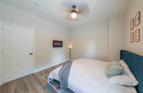West End Apartment | Comfy Nashville 1BR with King Bed and Optional Parking Near Gulch & Midtown Walk to The Parthenon