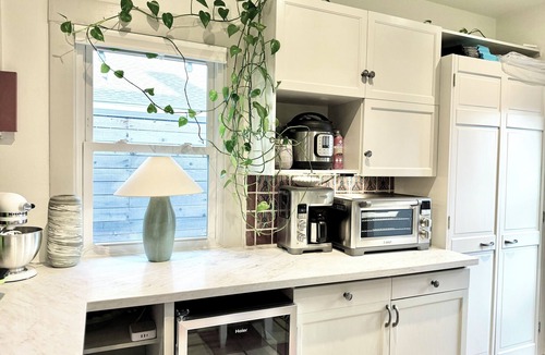 Woodland Heights House | Comfy & Quiet Bungalow -Pet Friendly! 30+ Nt min. Summer 2026 Special!